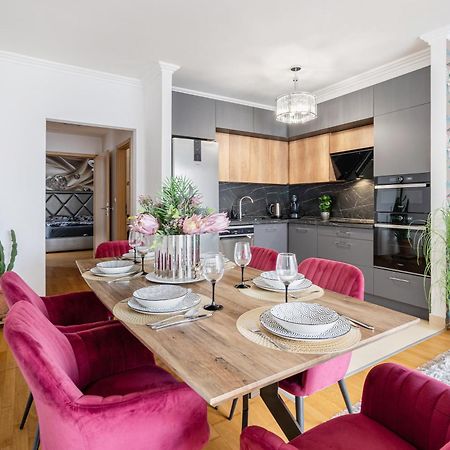 Penthouse Three Bedrooms, Three Balconies Apartment With Free Parking In Kiraly Street 부다페스트 외부 사진
