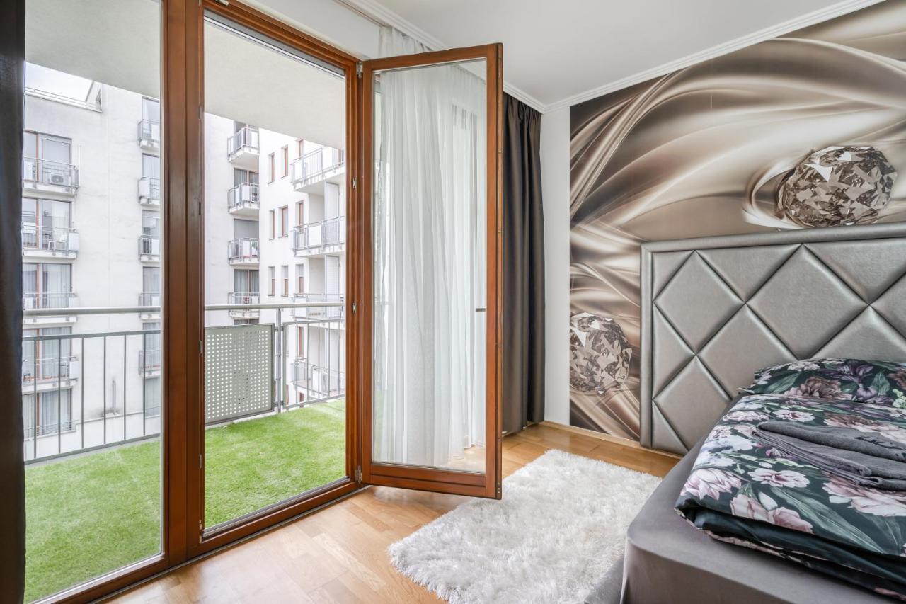 Penthouse Three Bedrooms, Three Balconies Apartment With Free Parking In Kiraly Street 부다페스트 외부 사진