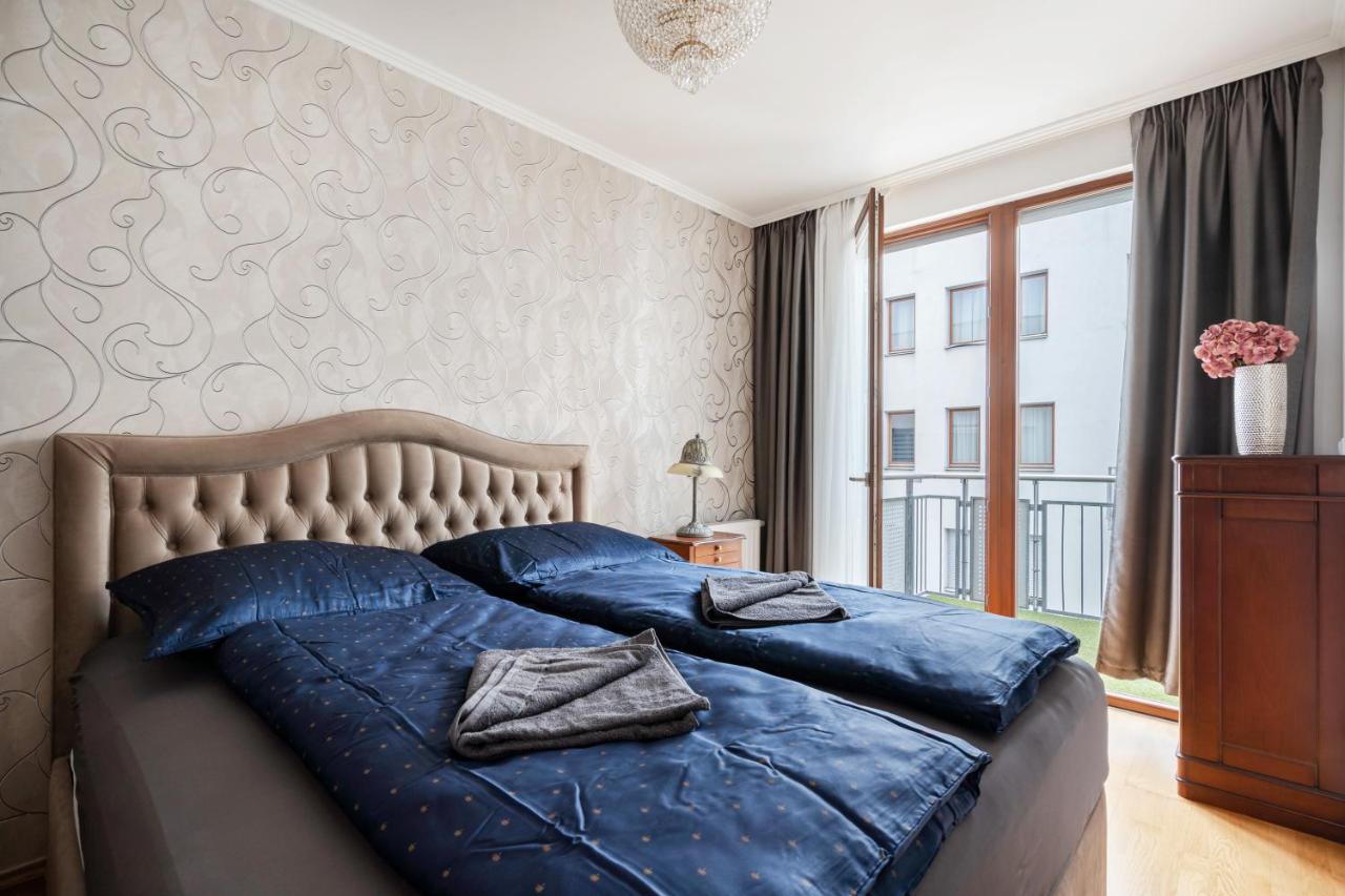 Penthouse Three Bedrooms, Three Balconies Apartment With Free Parking In Kiraly Street 부다페스트 외부 사진