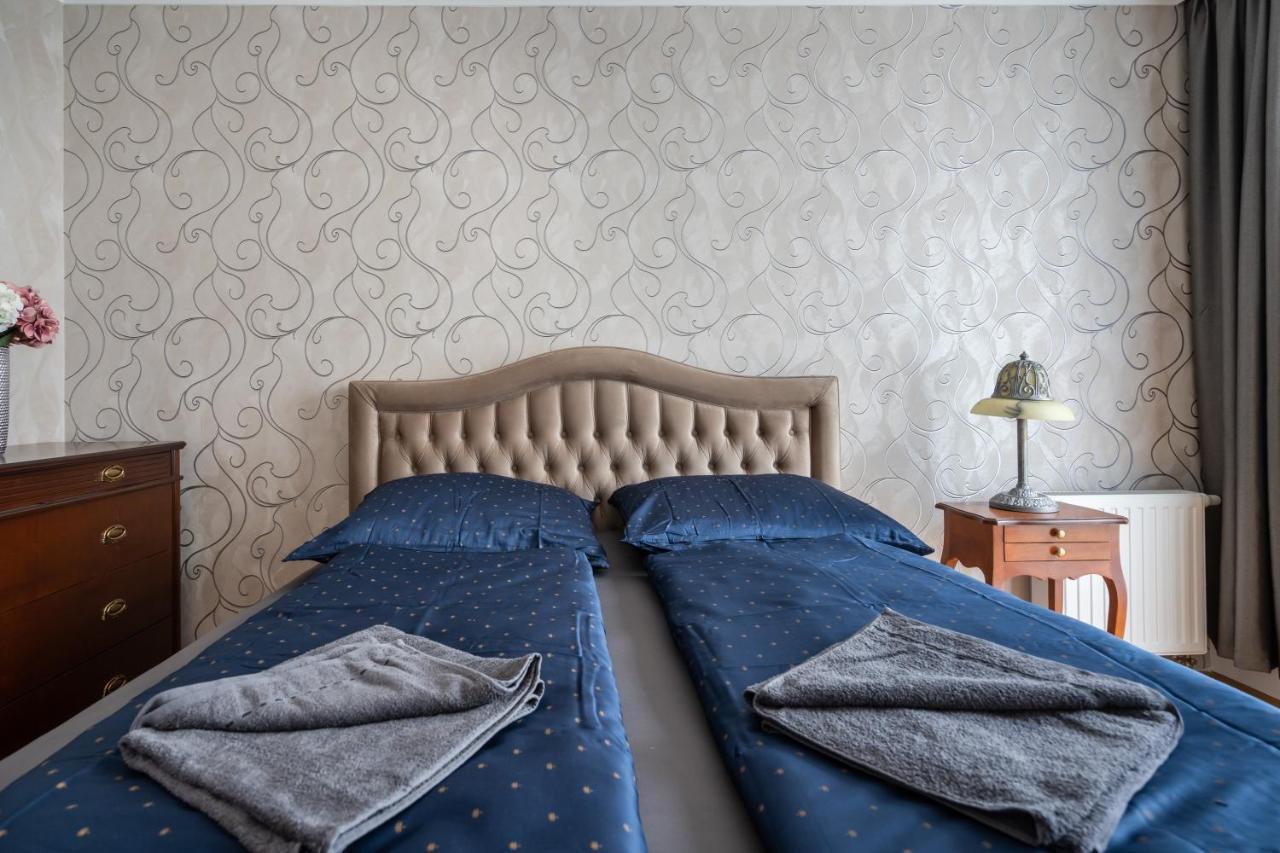 Penthouse Three Bedrooms, Three Balconies Apartment With Free Parking In Kiraly Street 부다페스트 외부 사진