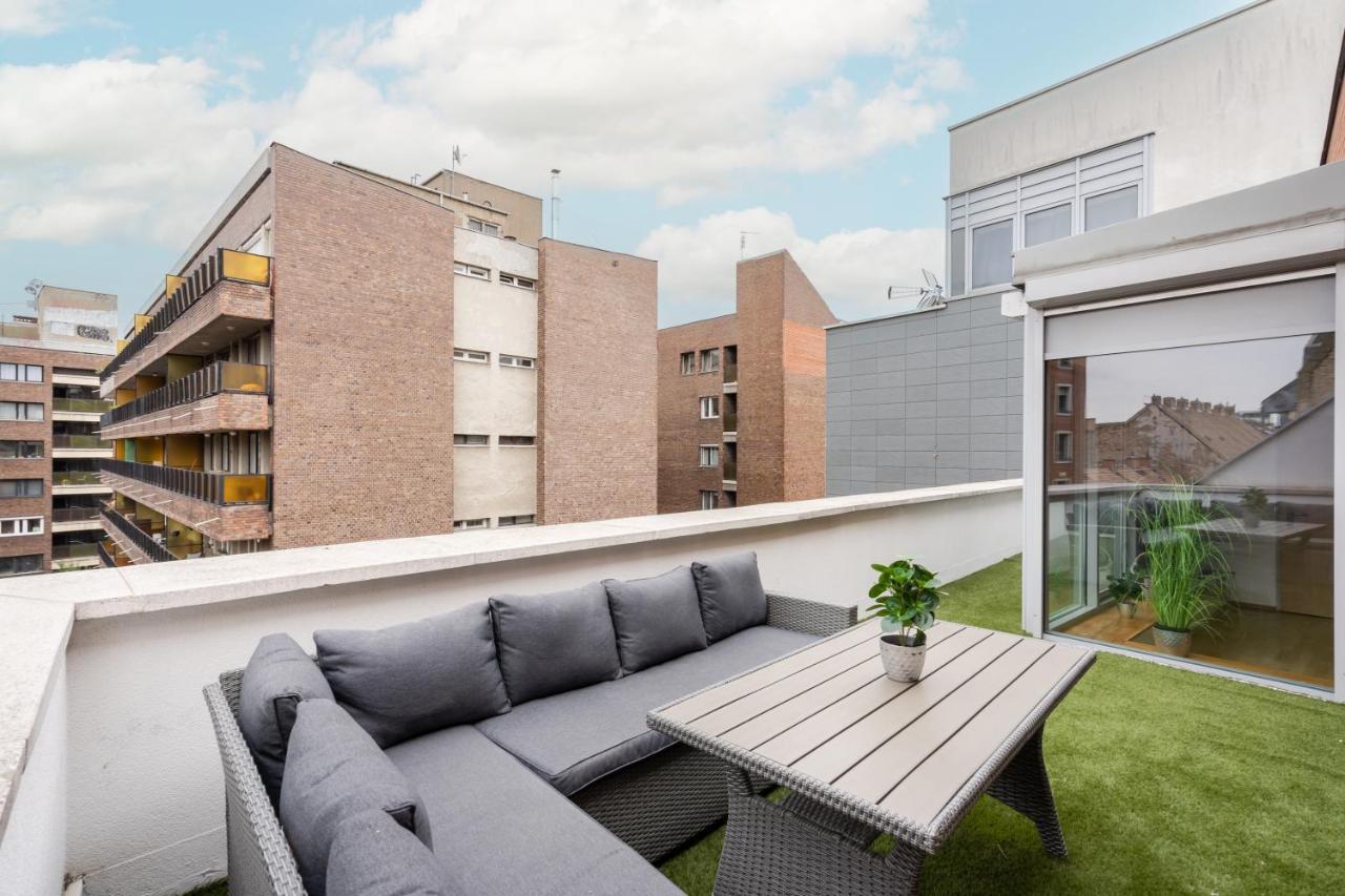 Penthouse Three Bedrooms, Three Balconies Apartment With Free Parking In Kiraly Street 부다페스트 외부 사진
