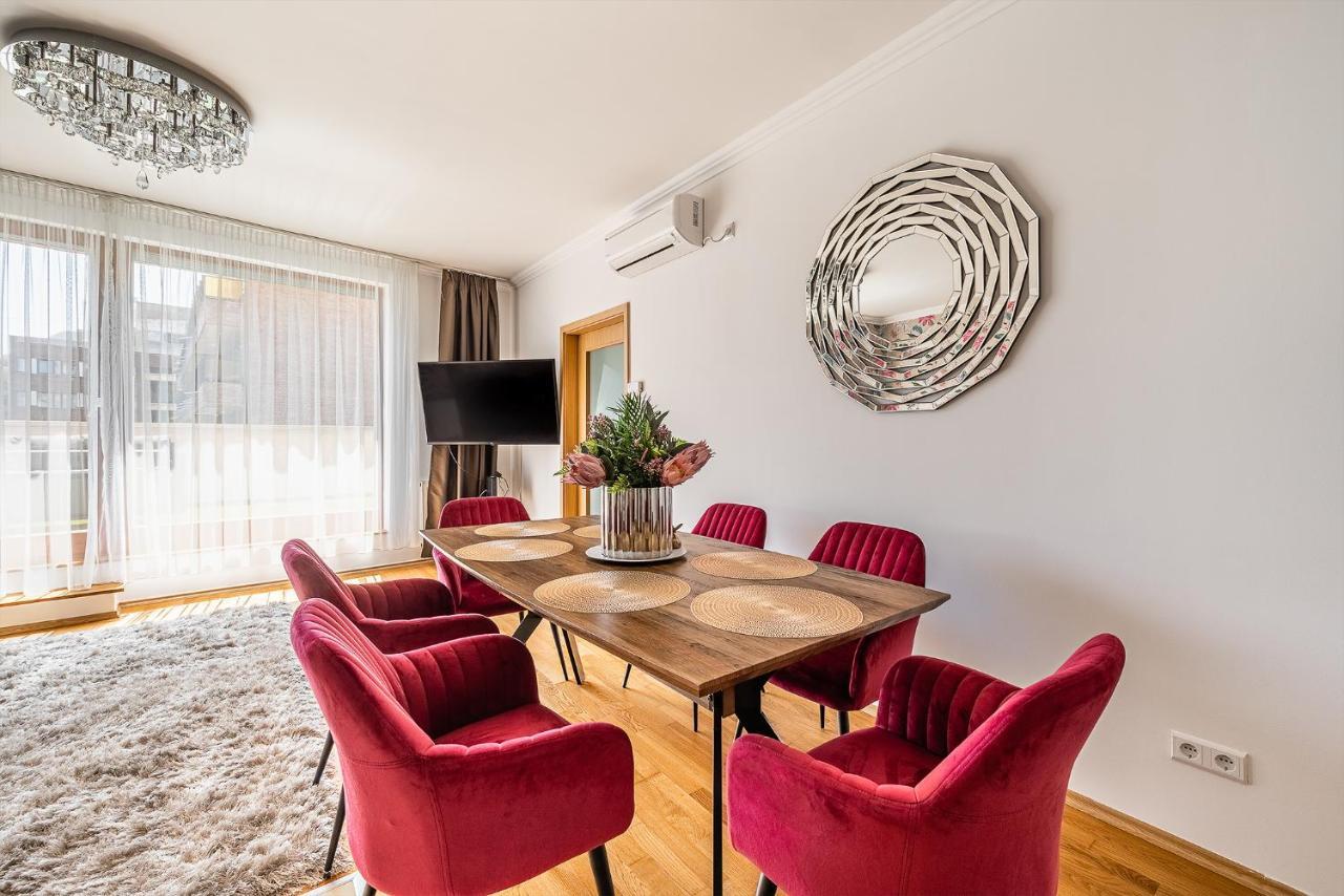 Penthouse Three Bedrooms, Three Balconies Apartment With Free Parking In Kiraly Street 부다페스트 외부 사진