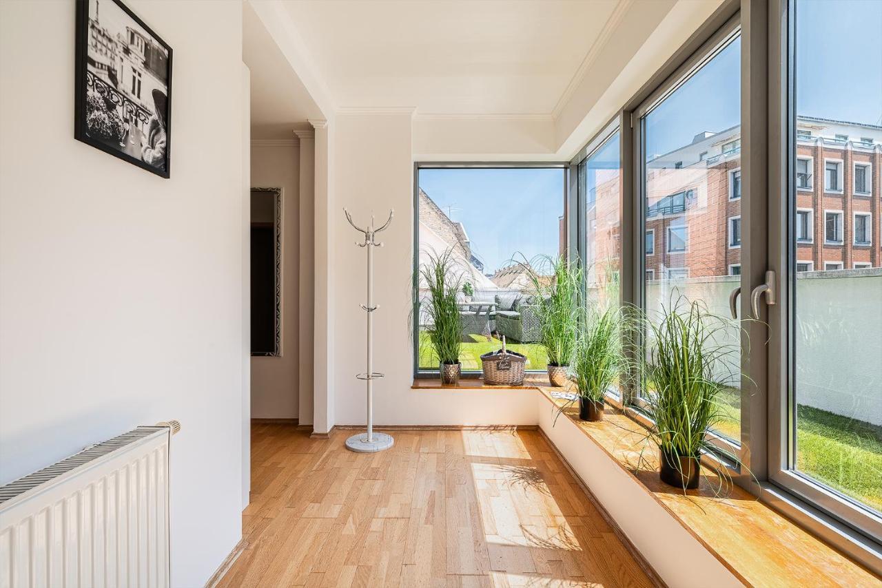 Penthouse Three Bedrooms, Three Balconies Apartment With Free Parking In Kiraly Street 부다페스트 외부 사진