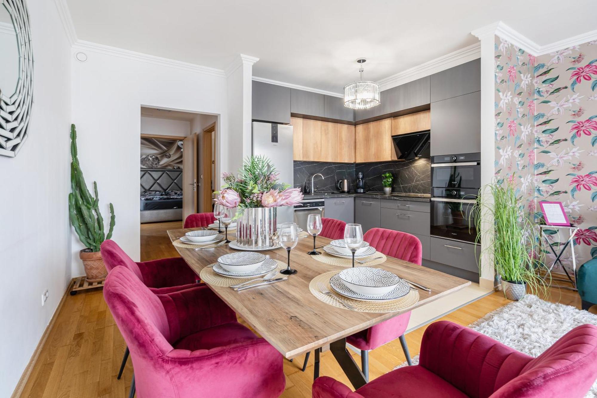 Penthouse Three Bedrooms, Three Balconies Apartment With Free Parking In Kiraly Street 부다페스트 외부 사진