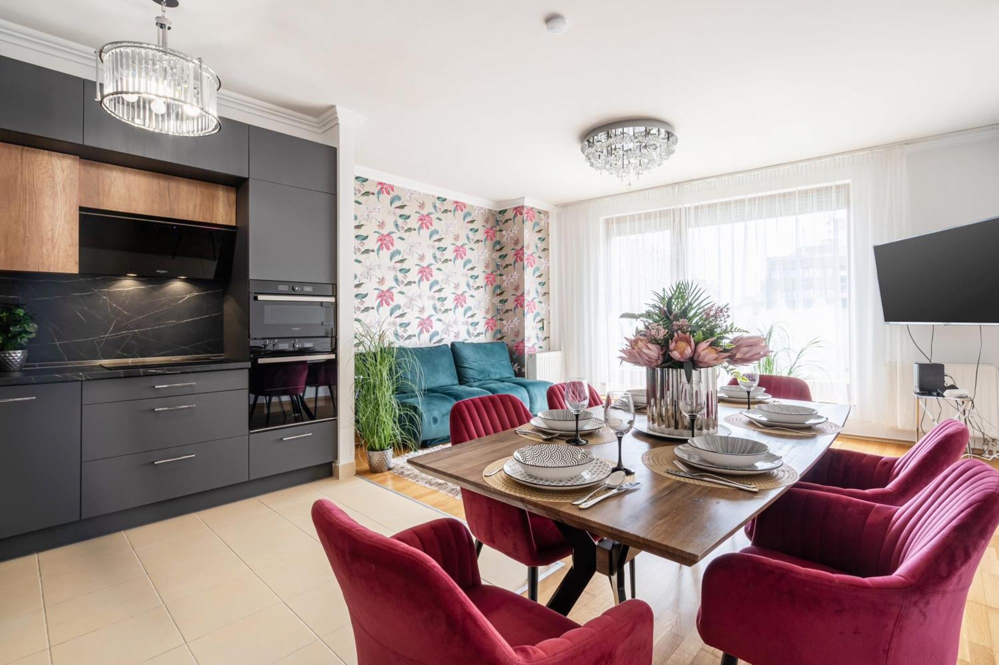 Penthouse Three Bedrooms, Three Balconies Apartment With Free Parking In Kiraly Street 부다페스트 외부 사진