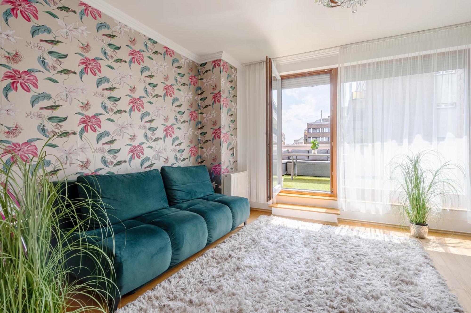 Penthouse Three Bedrooms, Three Balconies Apartment With Free Parking In Kiraly Street 부다페스트 외부 사진